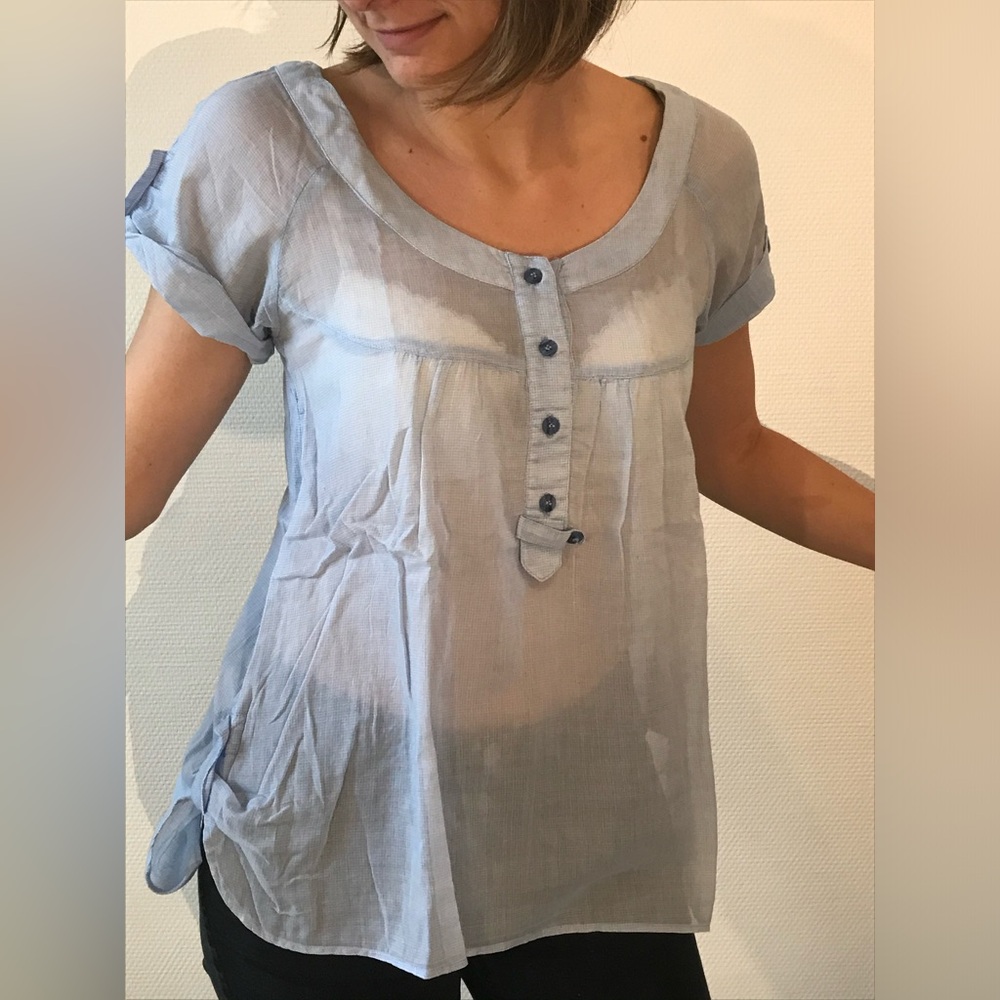 Short sleeves blue blouse
